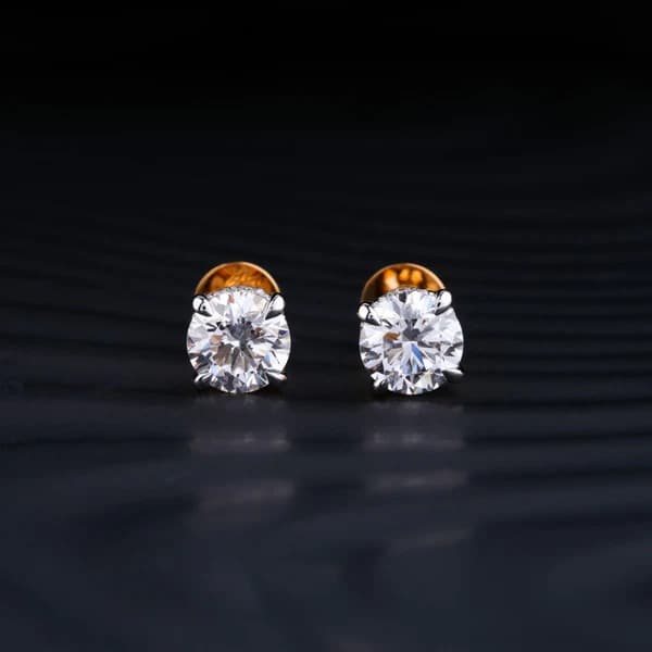 Round diamond stud earrings with simple shine