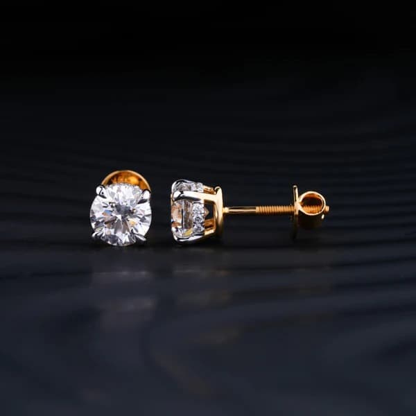 Round diamond stud earrings with simple shine
