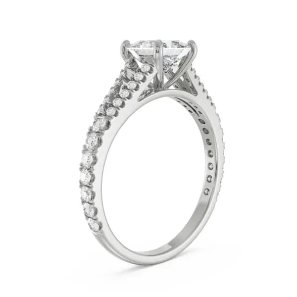 Princess and round diamond ring in chic style
