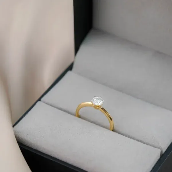 Classic solitaire diamond ring by Rimeka