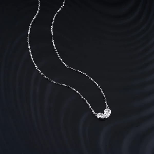 Pear-shaped diamond necklace by Rimeka