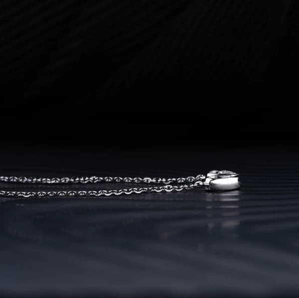 Pear-shaped diamond necklace by Rimeka
